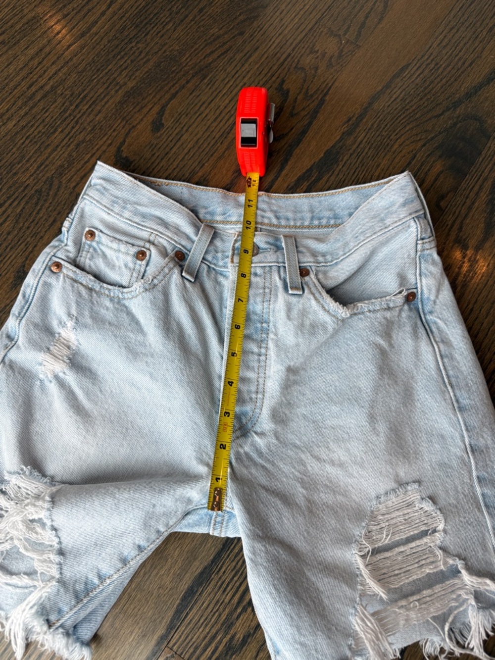 Levi's 501 Light Wash Distressed Jean shorts 6” inseam size 24 like new - Picture 5 of 10